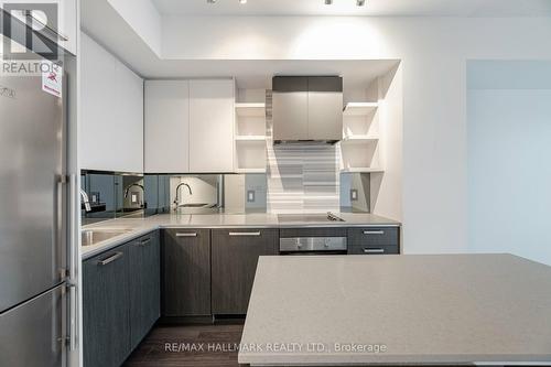 739 - 1830 Bloor Street W, Toronto, ON - Indoor Photo Showing Kitchen