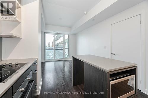 739 - 1830 Bloor Street W, Toronto, ON - Indoor Photo Showing Kitchen