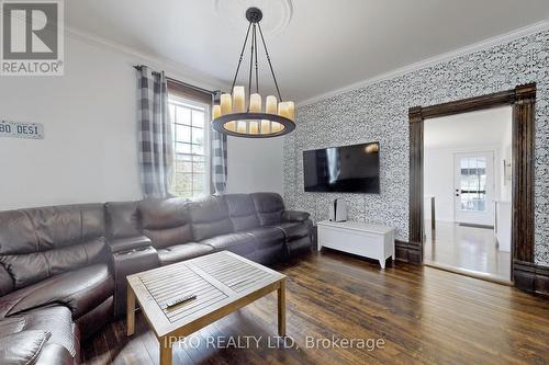 10948 Winston Churchill Boulevard, Halton Hills, ON - Indoor Photo Showing Living Room