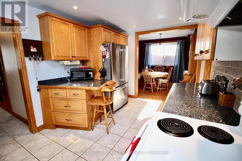 40 Kelly Drive, Kitchener, ON - Indoor Photo Showing Kitchen