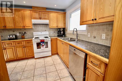 40 Kelly Drive, Kitchener, ON - Indoor Photo Showing Kitchen With Double Sink