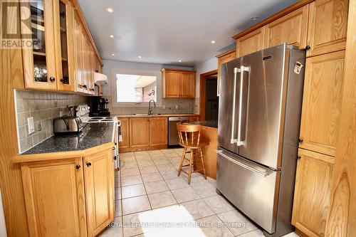 40 Kelly Drive, Kitchener, ON - Indoor Photo Showing Kitchen