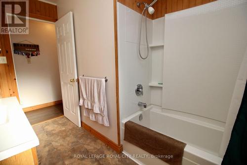 40 Kelly Drive, Kitchener, ON - Indoor Photo Showing Bathroom