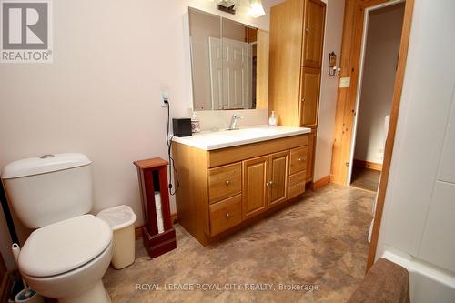 40 Kelly Drive, Kitchener, ON - Indoor Photo Showing Bathroom