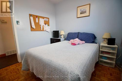 40 Kelly Drive, Kitchener, ON - Indoor Photo Showing Bedroom