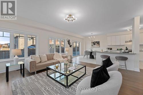 102 Mac Campbell Way, Bradford West Gwillimbury, ON - Indoor Photo Showing Living Room