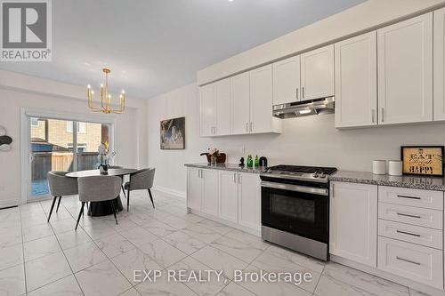 102 Mac Campbell Way, Bradford West Gwillimbury, ON - Indoor Photo Showing Kitchen