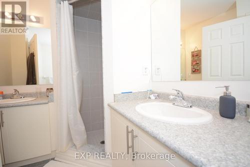 03-03 - 2420 Baronwood Drive, Oakville, ON - Indoor Photo Showing Bathroom