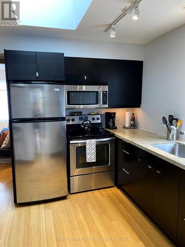 3 - 447 Kerr Street, Oakville, ON - Indoor Photo Showing Kitchen