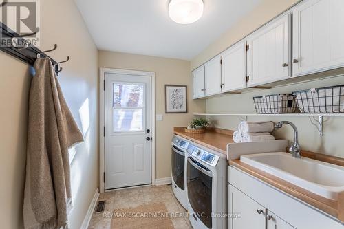 1275 Montrose Abbey Drive, Oakville, ON - Indoor Photo Showing Laundry Room