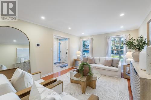 1275 Montrose Abbey Drive, Oakville, ON - Indoor Photo Showing Living Room