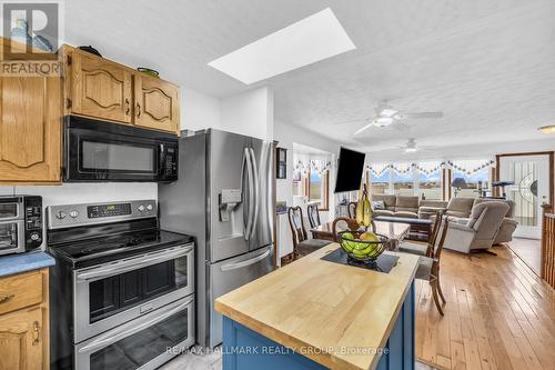 3076 John Street, Edwardsburgh/Cardinal, ON - Indoor Photo Showing Kitchen