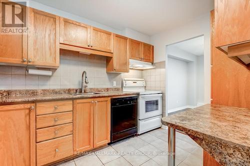 809 - 665 Bathgate Drive, Ottawa, ON - Indoor Photo Showing Kitchen