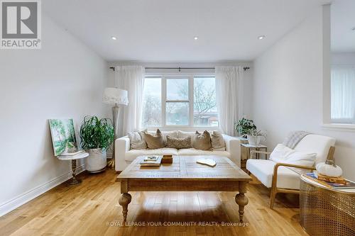 476 Karen Park Crescent, Mississauga, ON - Indoor Photo Showing Living Room