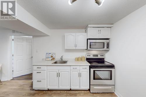 476 Karen Park Crescent, Mississauga, ON - Indoor Photo Showing Kitchen