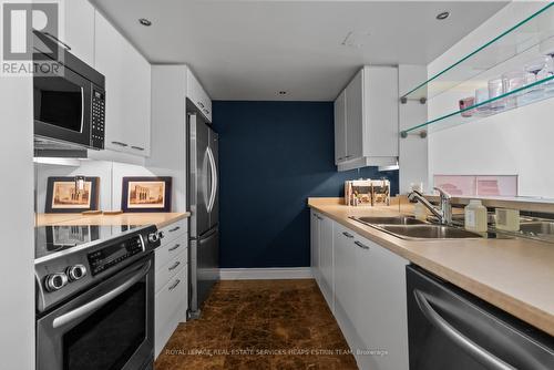 404 - 2 Alexandra Boulevard, Toronto, ON - Indoor Photo Showing Kitchen With Double Sink