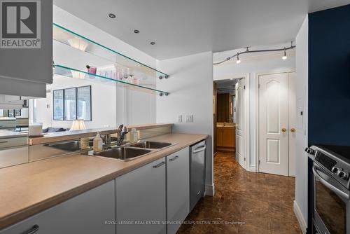 404 - 2 Alexandra Boulevard, Toronto, ON - Indoor Photo Showing Kitchen With Double Sink