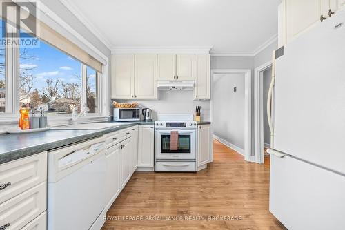 4 Strathcona Crescent, Kingston (West Of Sir John A. Blvd), ON - Indoor Photo Showing Kitchen