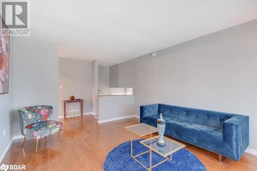 Sitting room featuring wood-type flooring - 47 Westfield Drive, St. Catharines, ON - Indoor Photo Showing Living Room