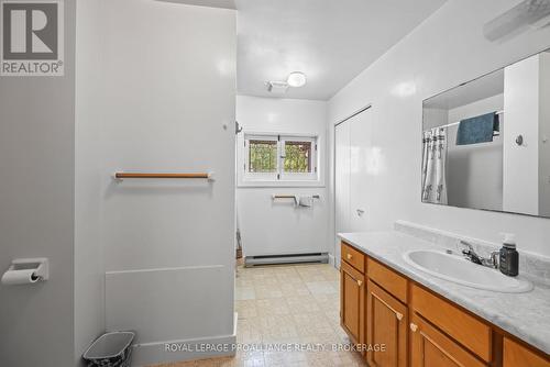 59 West Street W, Kingston (Central City East), ON - Indoor Photo Showing Bathroom