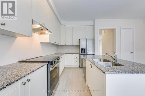 3048 Perkins Way, Oakville (1010 - Jm Joshua Meadows), ON - Indoor Photo Showing Kitchen With Double Sink With Upgraded Kitchen