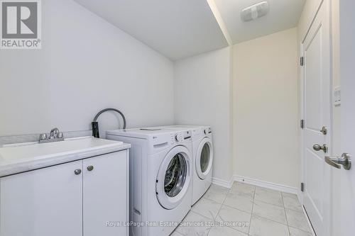 3048 Perkins Way, Oakville (1010 - Jm Joshua Meadows), ON - Indoor Photo Showing Laundry Room