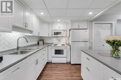 209 1622 Acadia Drive, Saskatoon, SK - Indoor Photo Showing Kitchen With Double Sink