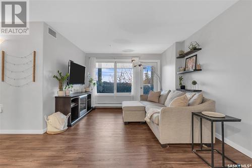 209 1622 Acadia Drive, Saskatoon, SK - Indoor Photo Showing Living Room