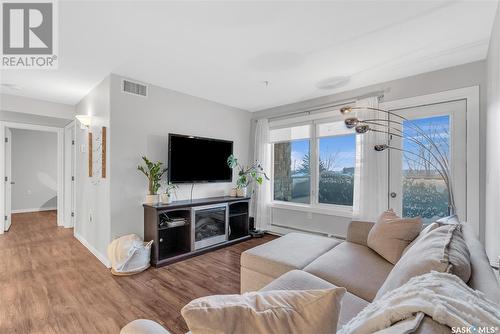 209 1622 Acadia Drive, Saskatoon, SK - Indoor Photo Showing Living Room