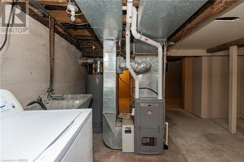 344 Duke Street W, North Bay, ON - Indoor Photo Showing Laundry Room