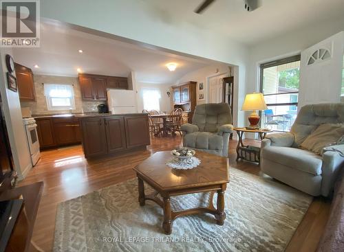 2 - 9951 Northville Crescent, Lambton Shores, ON - Indoor Photo Showing Living Room