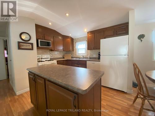 2 - 9951 Northville Crescent, Lambton Shores, ON - Indoor Photo Showing Kitchen