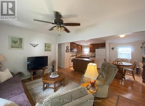 2 - 9951 Northville Crescent, Lambton Shores, ON - Indoor Photo Showing Living Room