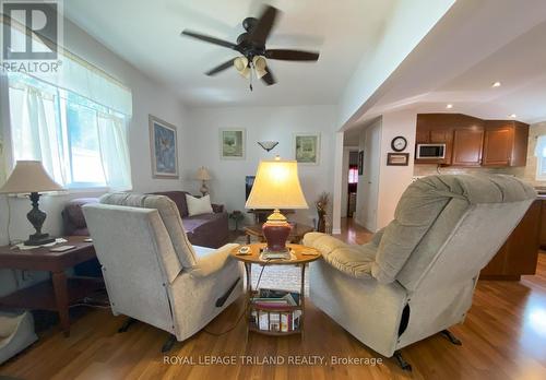 2 - 9951 Northville Crescent, Lambton Shores, ON - Indoor Photo Showing Living Room