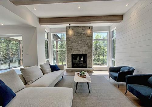 Salon - 1504 Ch. De L'Armoise, Piedmont, QC - Indoor Photo Showing Living Room With Fireplace