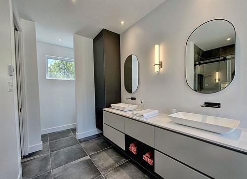 Ensuite bathroom - 1504 Ch. De L'Armoise, Piedmont, QC - Indoor Photo Showing Bathroom