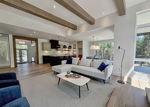 Vue d'ensemble - 1504 Ch. De L'Armoise, Piedmont, QC - Indoor Photo Showing Living Room