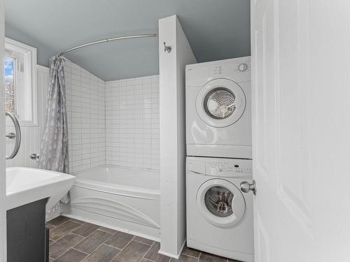 Bathroom - 1575Cz  - 1575Dz Boul. Perrot, Notre-Dame-De-L'Île-Perrot, QC - Indoor Photo Showing Laundry Room