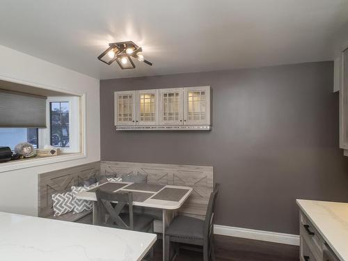 204 Briar Bay, Thunder Bay, ON - Indoor Photo Showing Dining Room