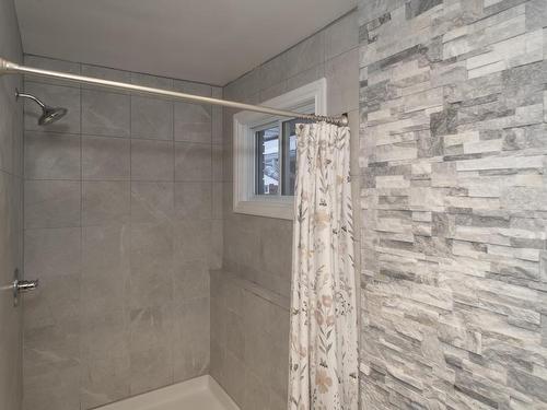 204 Briar Bay, Thunder Bay, ON - Indoor Photo Showing Bathroom