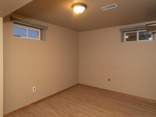 204 Briar Bay, Thunder Bay, ON - Indoor Photo Showing Other Room