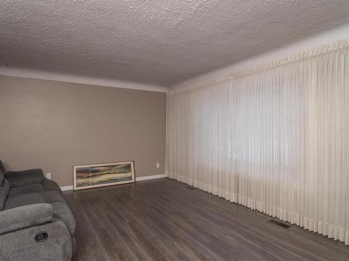 204 Briar Bay, Thunder Bay, ON - Indoor Photo Showing Other Room