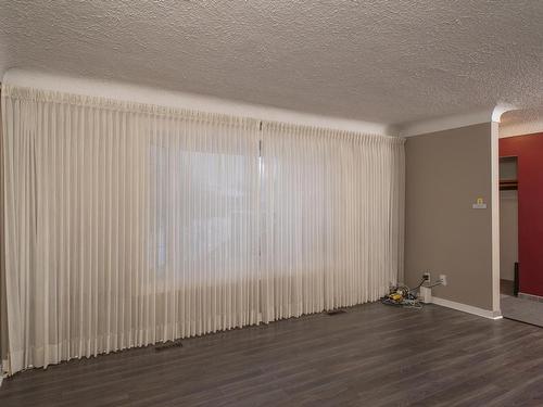 204 Briar Bay, Thunder Bay, ON - Indoor Photo Showing Other Room