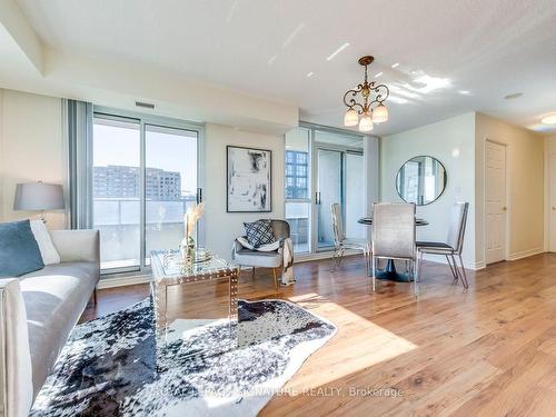 2510-18 Spring Garden Ave, Toronto, ON - Indoor Photo Showing Living Room