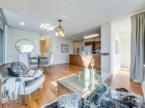 2510-18 Spring Garden Ave, Toronto, ON - Indoor Photo Showing Living Room