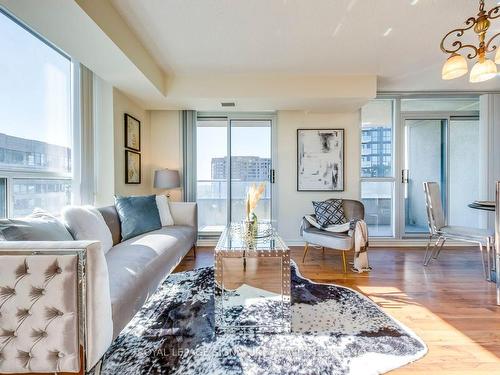 2510-18 Spring Garden Ave, Toronto, ON - Indoor Photo Showing Living Room