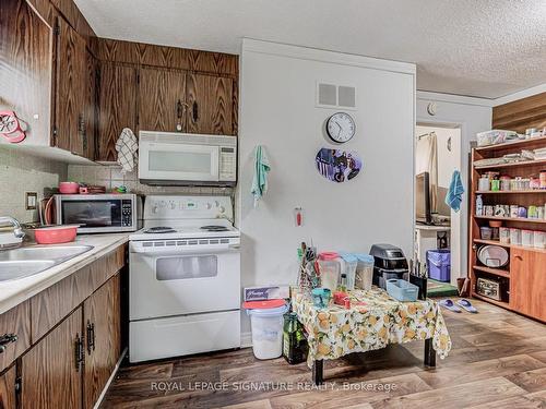 123 Preston St, Toronto, ON - Indoor Photo Showing Kitchen