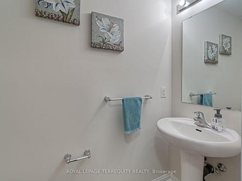 38-165 Hampshire Way, Milton, ON - Indoor Photo Showing Bathroom