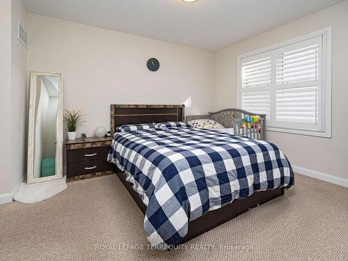 38-165 Hampshire Way, Milton, ON - Indoor Photo Showing Bedroom