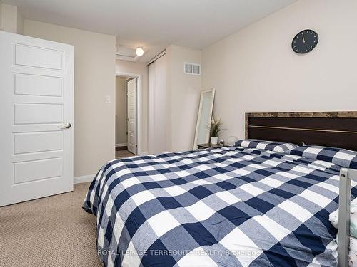 38-165 Hampshire Way, Milton, ON - Indoor Photo Showing Bedroom